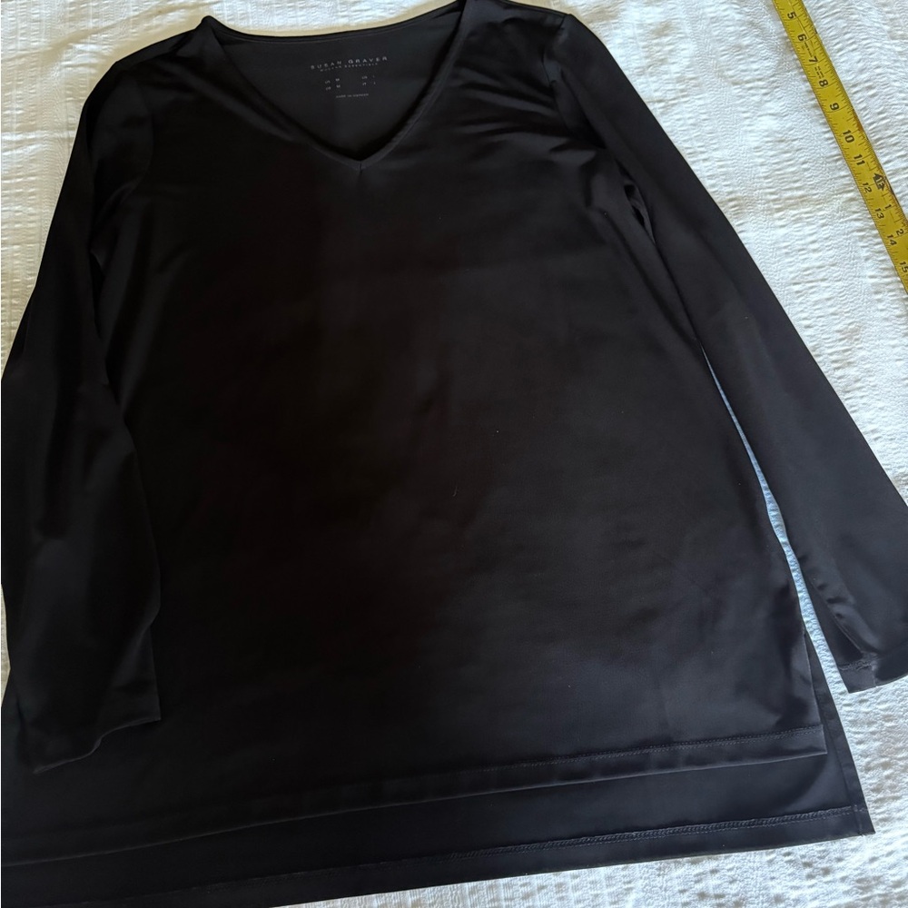 Susan Graver Black long sleeve tunic top. Gently worn in a size medium.